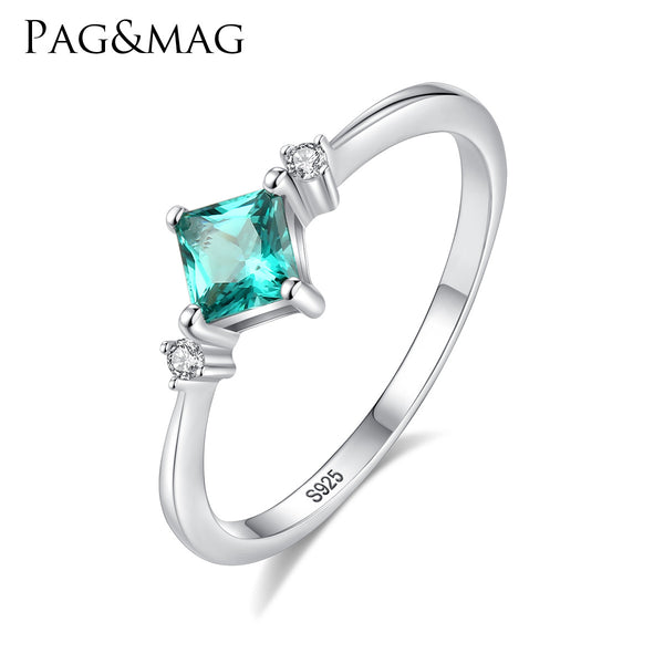 4 Prong Square Emerald Gemstone 2 CZ Diamonds Wedding Ring